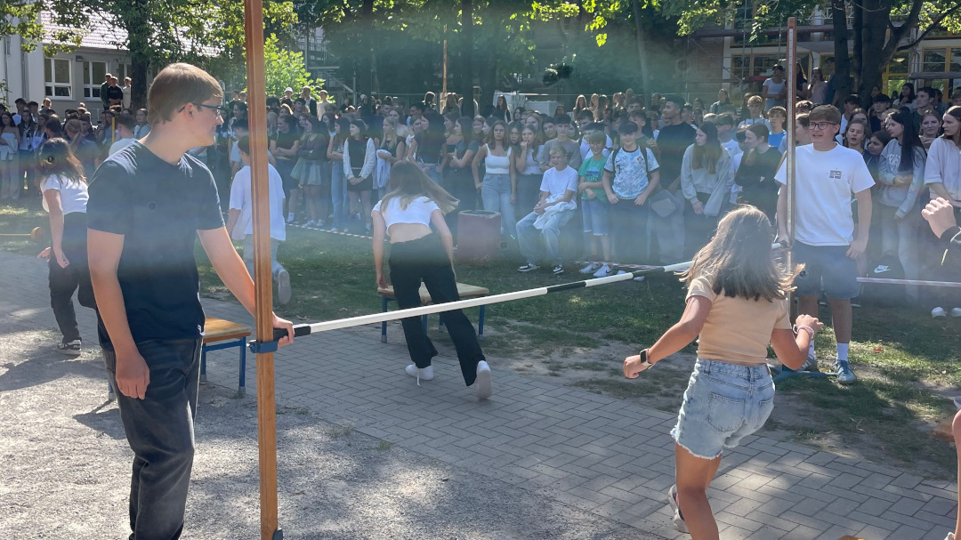 Tradition in neuem Gewand: Schülerinnen und Schüler der siebten Klasse getauft
