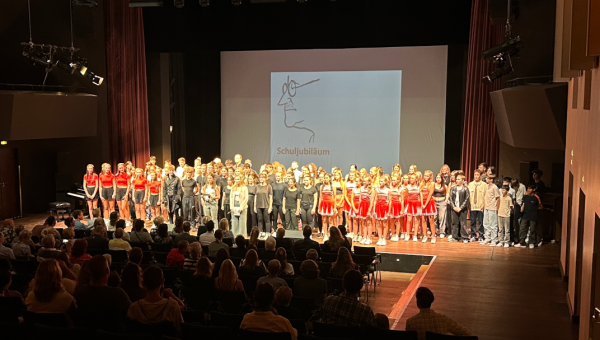 60 Jahre Bertolt-Brecht-Schule: „Glotzt nicht so romantisch!“